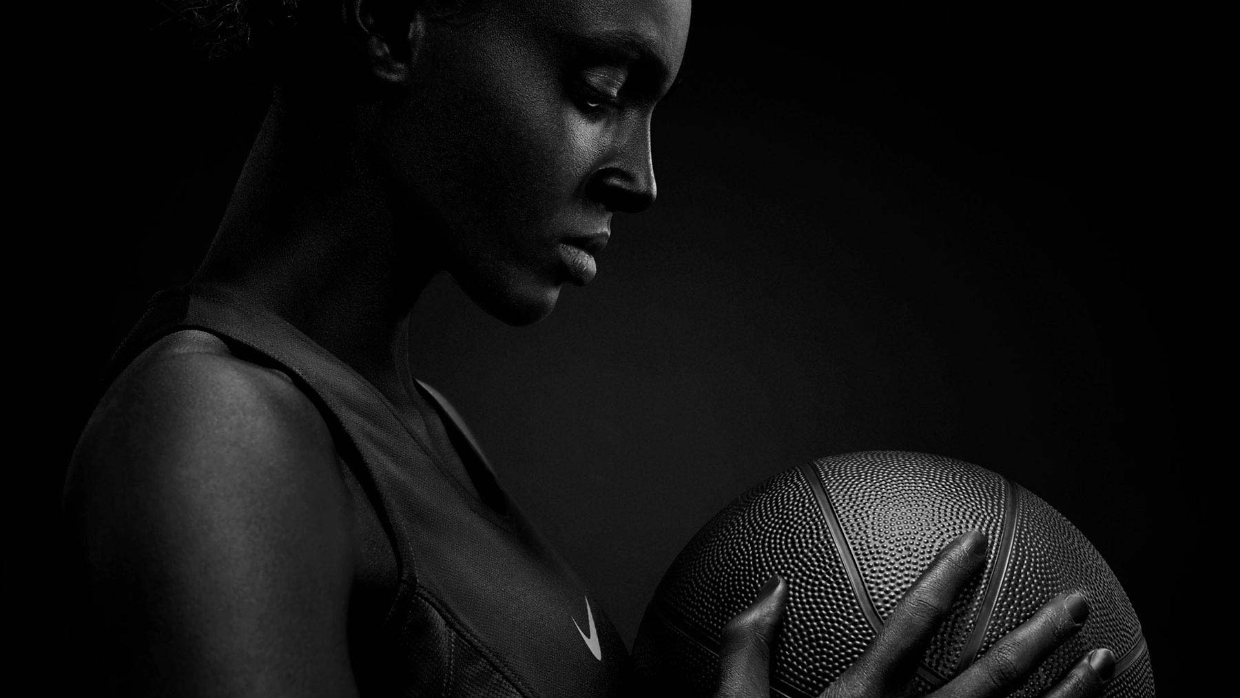 basketball woman-bw
